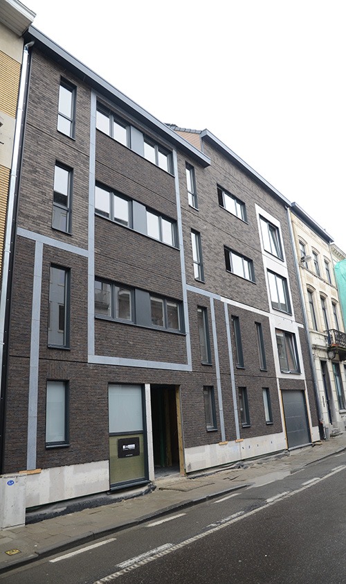 Deze case resulteerde in nieuwe oplossingen die niet alleen de bouweffi ciëntie ten goede komen, maar ook nieuwe ontwerpdeuren openen. Deze case resulteerde in nieuwe oplossingen die niet alleen de bouweffi ciëntie ten goede komen, maar ook nieuwe ontwerpdeuren openen.